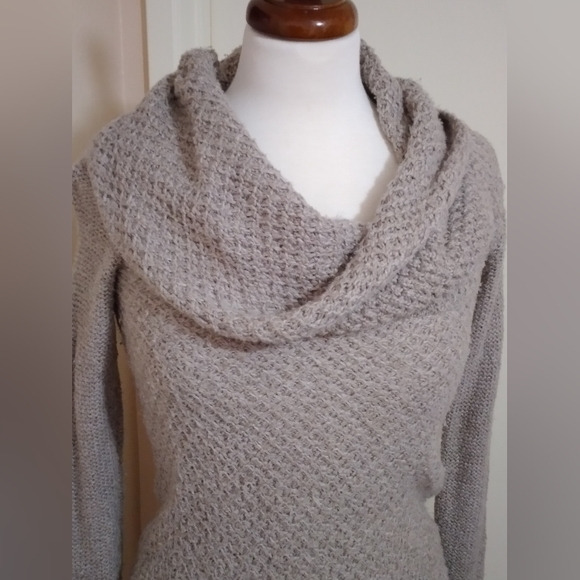 SALE $ American Eagle Outfitters Cowlneck Sweater XS - Picture 3 of 8